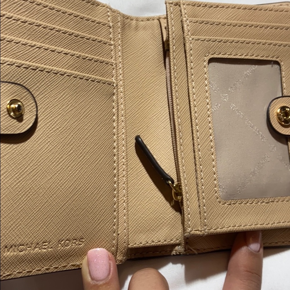 Michael Kors Wallet - Picture 5 of 8